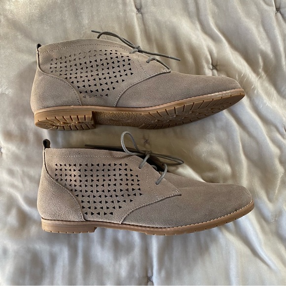 EuroSoft Emmeline laser cut taupe gray suede lace up chukka bootie 10 - Picture 3 of 16